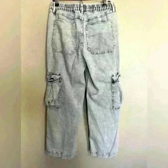 Abound Light Wash Wide Leg Cargo Jeans Size 29 - Picture 2 of 6